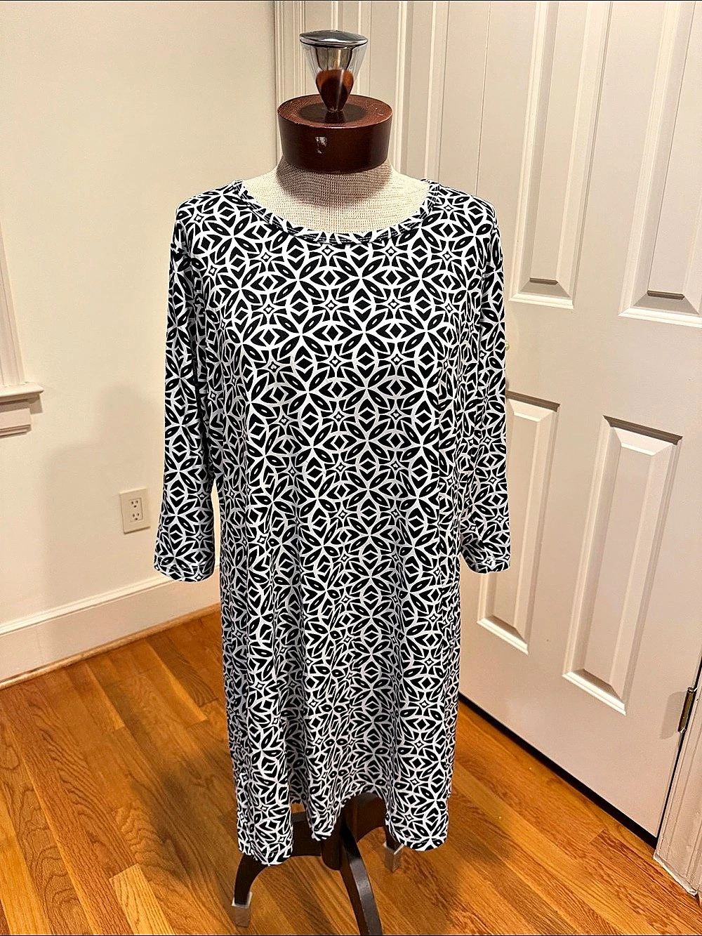 Lulu-B Geometric Midi Dress in Black & White Size Large Like New
